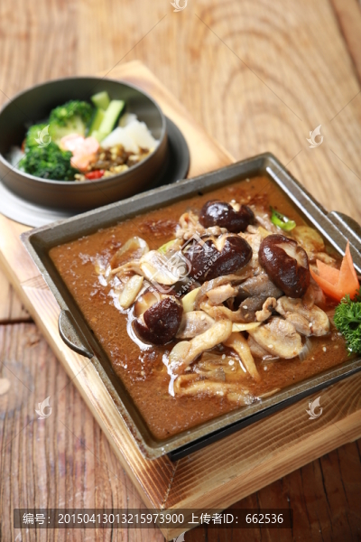 鮮菇炒肉飯