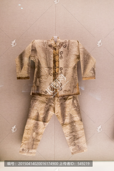 赫哲族貼花鮭魚皮男服