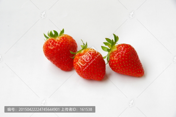 三個草莓