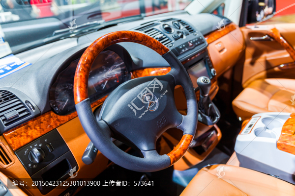 豪華車內(nèi)飾