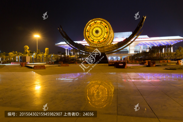 南寧東站廣場,銅鼓雕塑