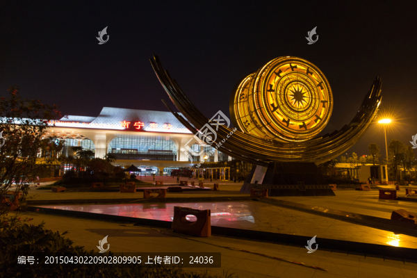 南寧東站廣場,銅鼓雕塑