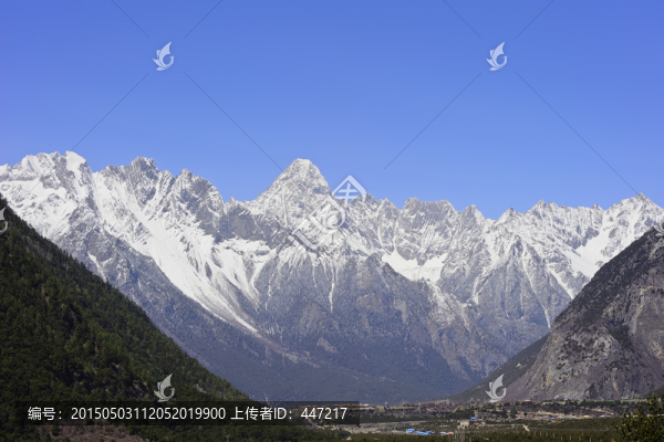 西藏波密雪山