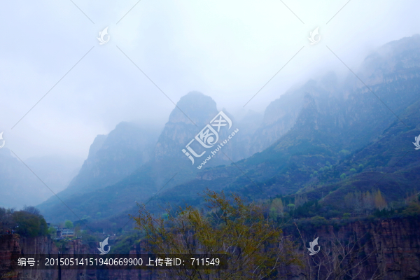 雨中輝縣萬仙山風(fēng)景