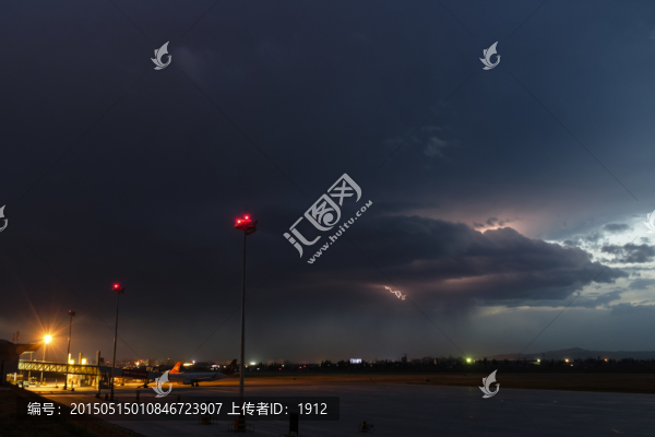 空港夜色