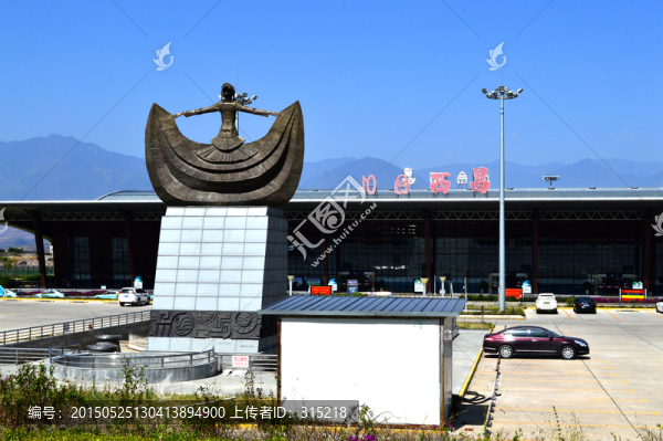 四川西昌飛機(jī)場場雕像