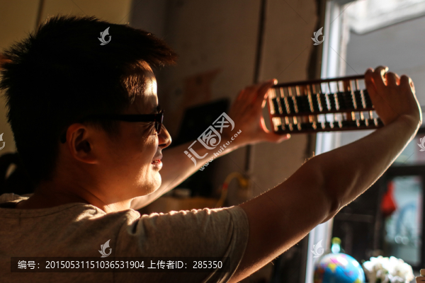 用算盤的人