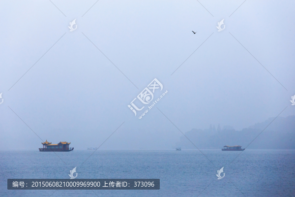 霧中湖和游船