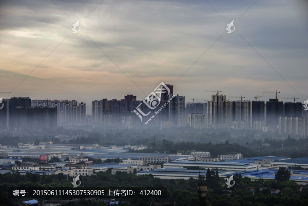 輕霧繞城