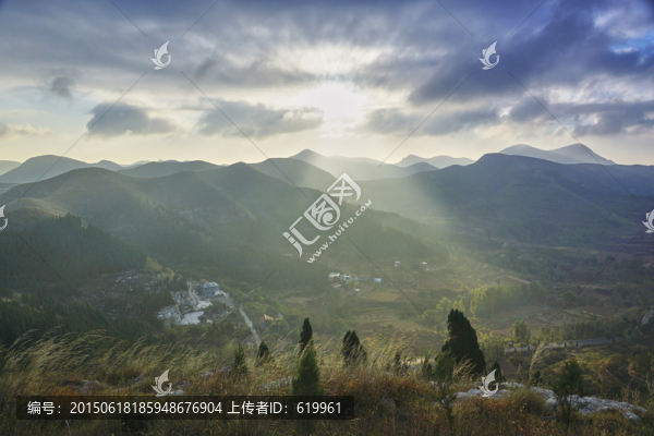 山川晨色