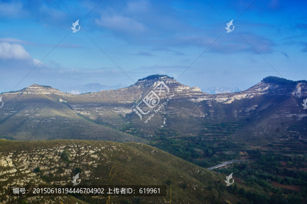 秋山