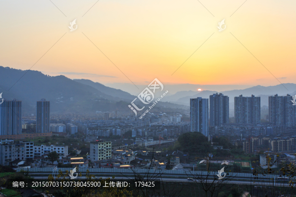敘永新區(qū)高樓群晚霞夕陽(yáng)