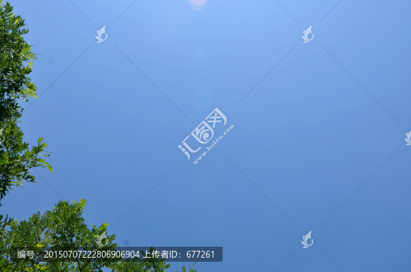 藍(lán)天仰視