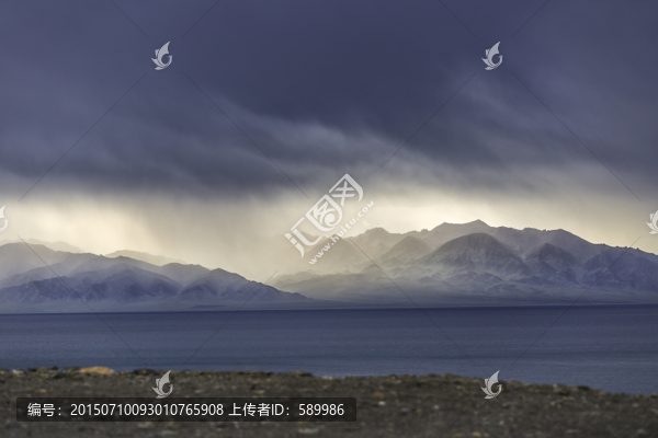 賽里木湖暴風(fēng)雨