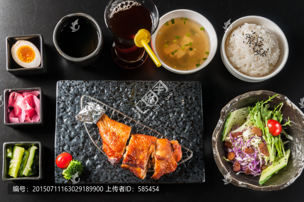 黃金雞腿飯