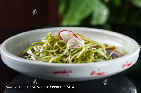 涼拌蒜苔
