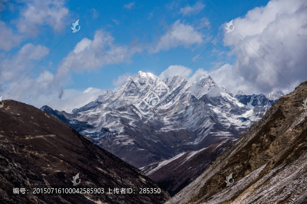 高原雪山