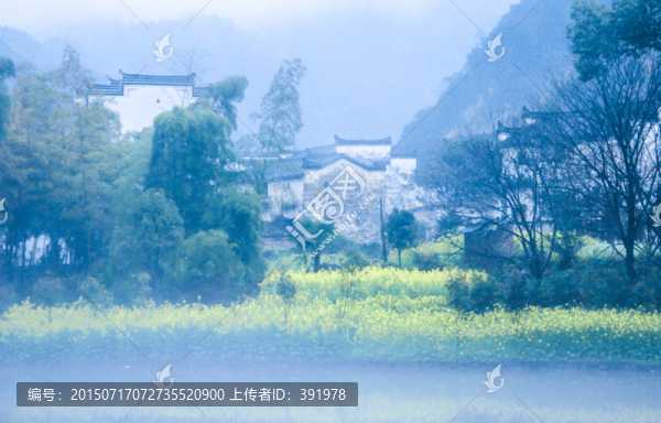 有霧的水面