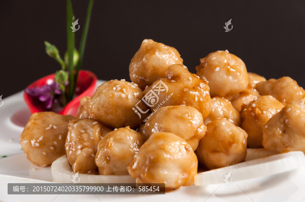 澆汁目魚丸