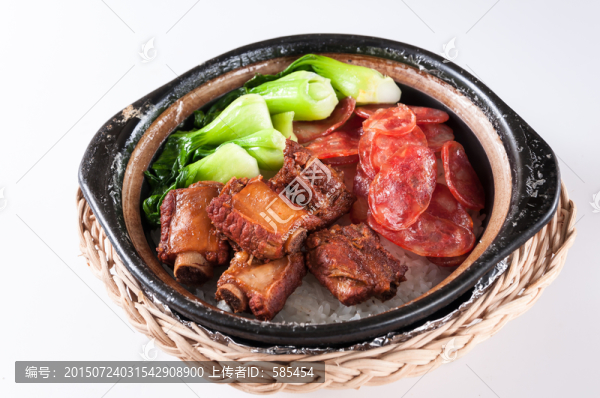 排骨拼香腸煲仔飯