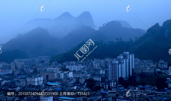 小城晨霧