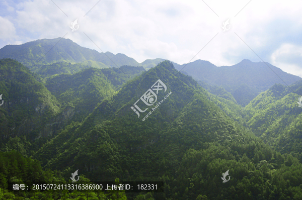 山巒起伏青青
