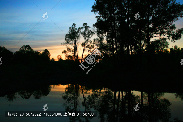湖泊樹林暮色