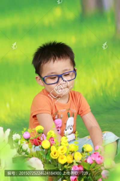 帶眼鏡的小孩