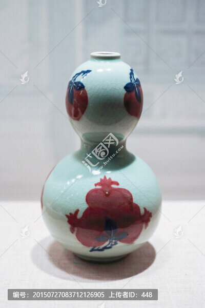 粉青地青花釉里紅三果紋葫蘆瓶