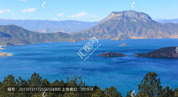 藍(lán)色湖泊