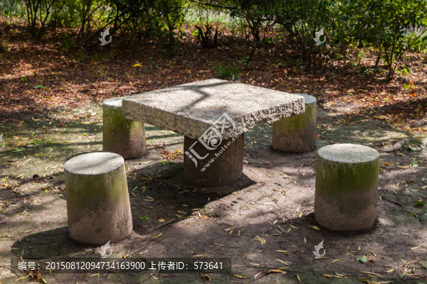 石桌石凳