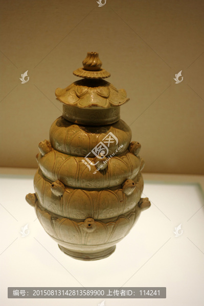 蓮瓣紋蓋罐