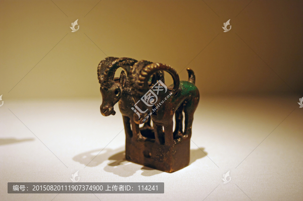 雙羊青銅飾