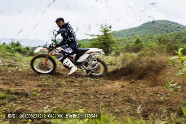 越野摩托車