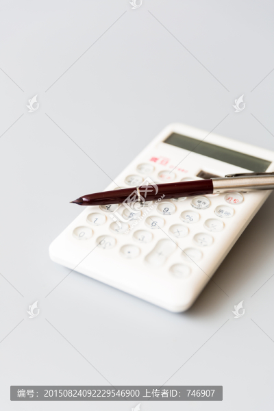 計算器和筆