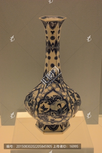 景德鎮(zhèn)窯青花開光人物圖六棱瓶
