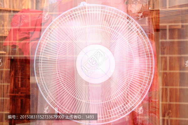多重曝光創(chuàng)意圖片絲巾與風扇
