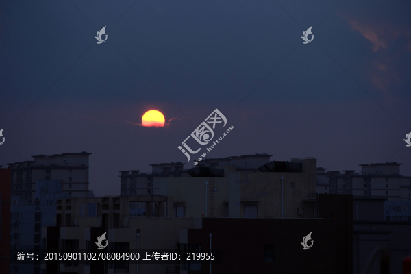 暮色下的日落