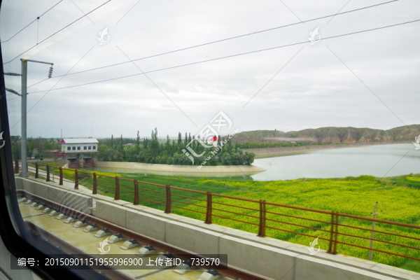 火車窗外