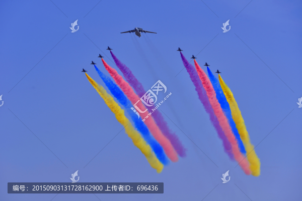 大閱兵領(lǐng)隊(duì)機(jī)梯隊(duì),彩帶