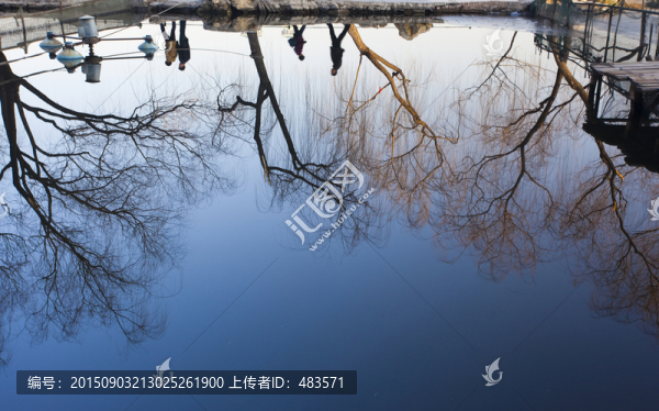 湖面倒影