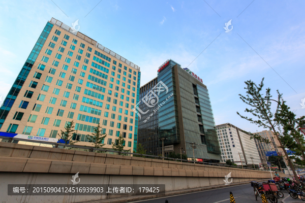 中關(guān)村創(chuàng)業(yè)大街街景朔黃鐵路大廈