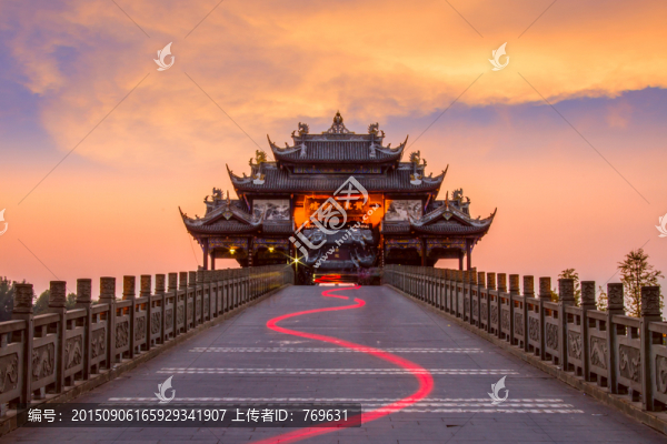 黃龍溪古鎮(zhèn)廊橋車燈大圖