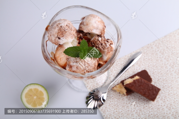 巧克力冰淇淋