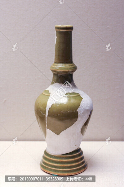 明永樂(lè)青釉凈瓶