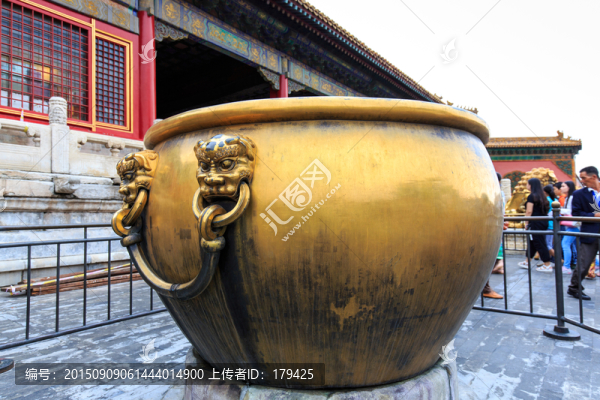 故宮乾清門銅鎏金吉祥缸