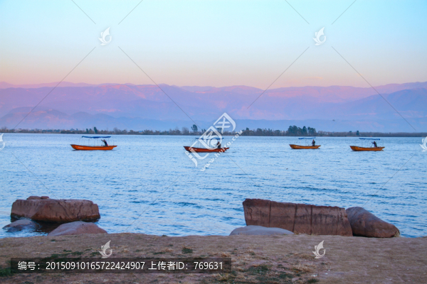 邛海小船