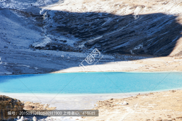 四川稻城亞丁的牛奶海