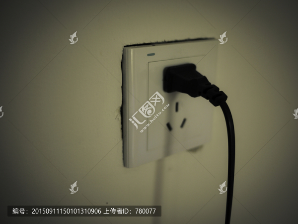 插在插座上的電源插頭