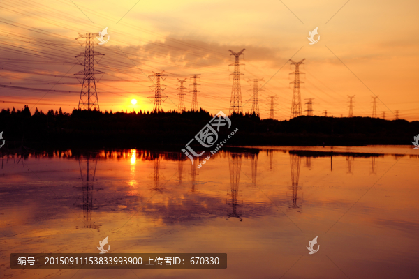 夕陽西下,高壓線